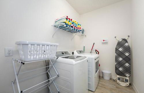 Modern 5BD, 4BA pool home in a golf resort community of Providence - Foto 29