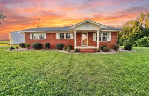 Secluded Farmhouse Retreat - Groups & Pets Okay! - Photo 22