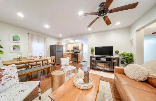 Walk to GOTL strip! Family cottage with laundry - Foto 1