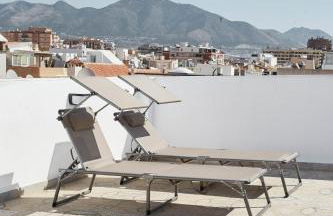 City Center Penthouse with Solarium 2 minutes from the Beach - Photo 23