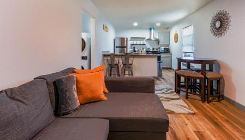 Cozy retreat minutes from stadiums - Foto 2