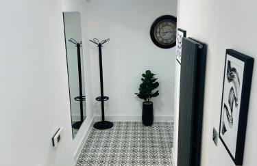 Luxurious New Home Near Airport - Foto 33