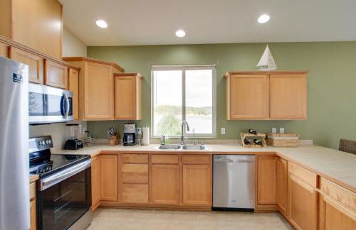 Waterfront Allyn Home with Fire Pit and 2 Kayaks! - Foto 13