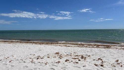 Heated Pool Home steps to the beach - Foto 2