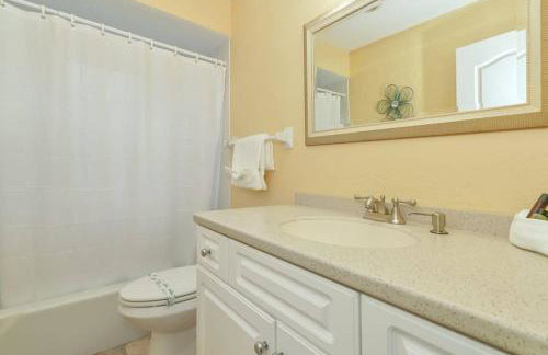 Heated Pool Home - Perfect Location - Walk to Beach, Restaurants and More! - Foto 25