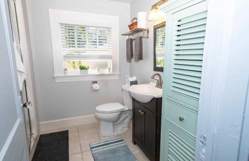 Bright and Sunny Springfield Carriage House - Photo 25