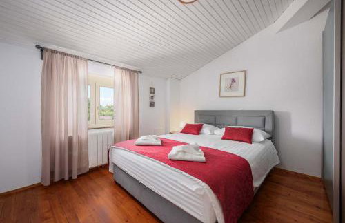 Villa Eufemia near Poreč with large garden and outdoor playground for kids - Foto 3