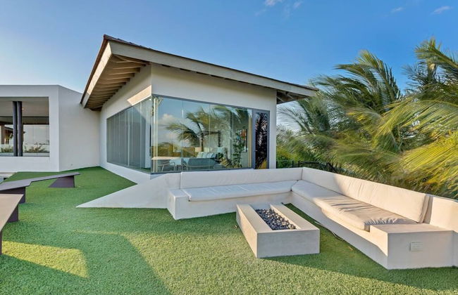 Modern 7BR Villa w Stunning Views of Golf Course - Photo 37