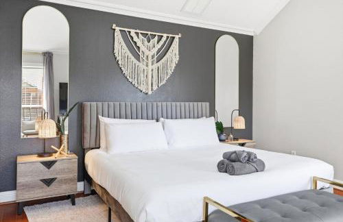 4-BD 2-BA with Backyard Pool Retreat + Game Room - Foto 4