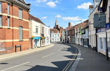 The Tower, 1 bed 1850's Tiny House - Foto 31