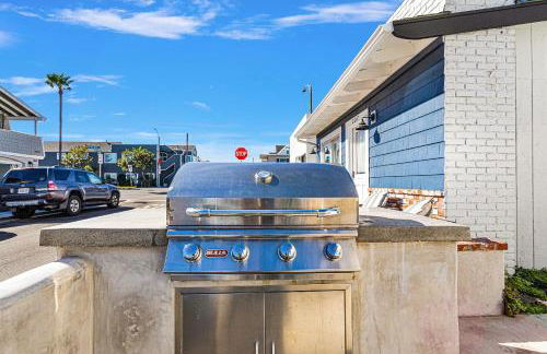 Beach Escape with Patio! 2 Min Walk to Sand & Surf - Foto 18