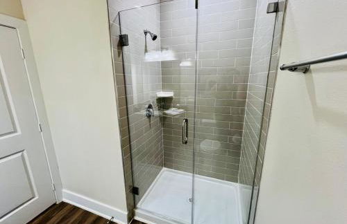 Apt 2 Bedrooms 2 Full Baths FREE Parking & FREE Laundry in Unit - Foto 29