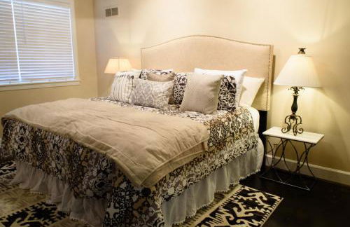 Oakwood Manor - Steps to Oaklawn, minutes to Downtown, Lakes, More - Foto 15