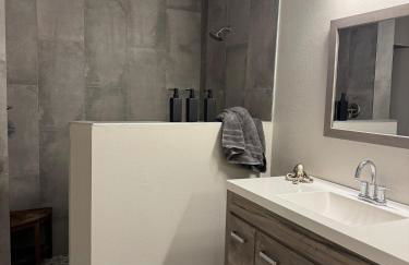 Charming 3bed 2bath Palmetto Pool Home - Photo 19