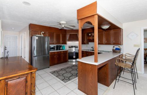 4 Bedroom Lakefront Home with Private Beach on Cedar Point Chaussee - Photo 7