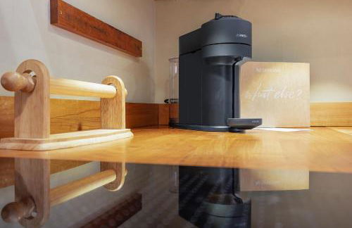 LUXURY Victorian Flat 2 bed 2 bath Flat Sleeps 4 to 7 - Photo 7