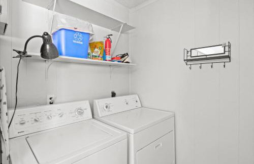 Beachy Getaway - Cozy and Secluded Lodge Home - Foto 7