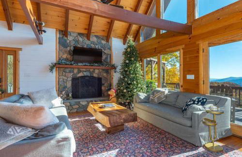 A Celestial Chalet Pets, Hot Tub & Mountain View - Photo 16