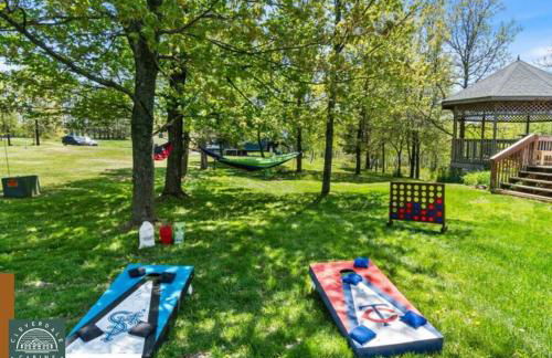 Cozy Cabin with Hottub at Cloverdale Cabins - Foto 30
