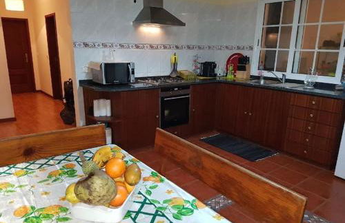 Villa panoramique 180m2 Vue Montagne 13 min Capitale Funchal - BBQ - Foto 25