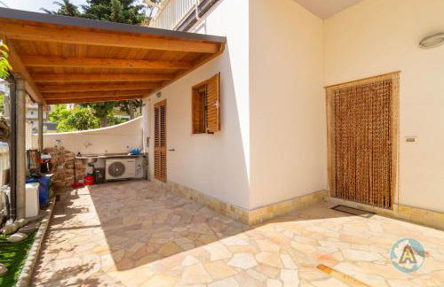 Piano terra sul lungomare con parcheggio - Foto 6