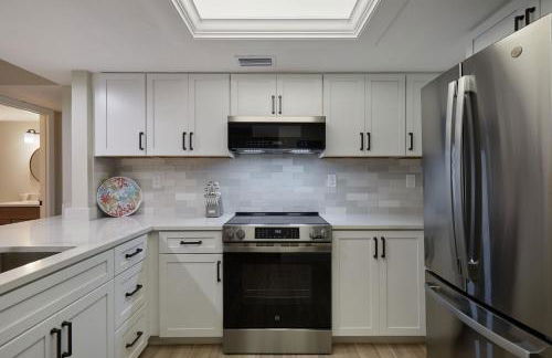 Sanibel Inn 511- Premier Two Bedroom Residence, Resort Amenities Included! - Photo 3