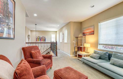 4 Mi to The Streets of Brentwood Home with Fire Pit - Foto 12