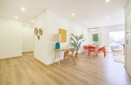 Beachside Modern Flat with AC, By TimeCooler - Foto 13