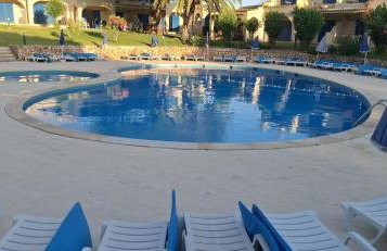 Modern 1BR Apartment with Pool & Balcony - Foto 42