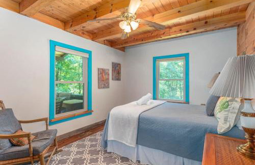 Secluded Cabin with Quality Furnishing and Hot Tub - Foto 16