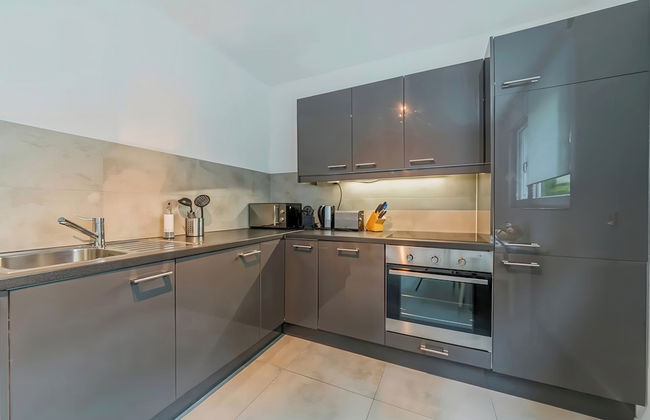 Cozy Stylish Berlin Apartment With 2 Bedrooms - Photo 8