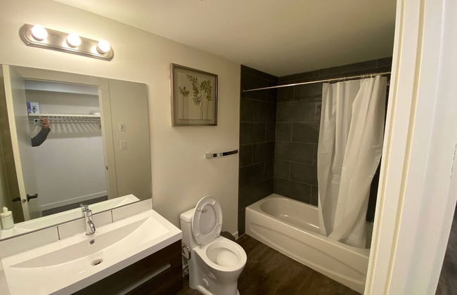 Brand New Dt 1 Br Close To All Edmonton, Canada - Photo 4