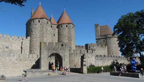 Chez Jérôme, au pied de la cité médiévale - Foto 3