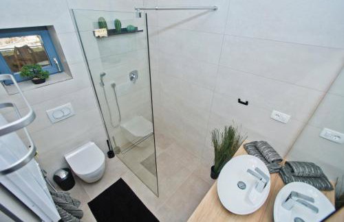 Villa Don Dan, Private Pool, Sea Views Near Split - Photo 13