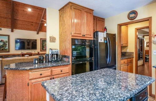 Oak Pond Retreat Stocked pond/pool table/BBQ Grill/EV Charger - Foto 32