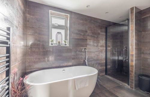 FAMILY FRIENDLY ESCAPE IN ETON, COUNTRYSIDE VIEWS with Hot Tub - By Tempstay - Foto 21