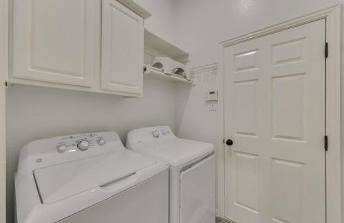 Elite 4BR 2BA Holiday Home with Hot Tub, Pool, and BBQ - Foto 48