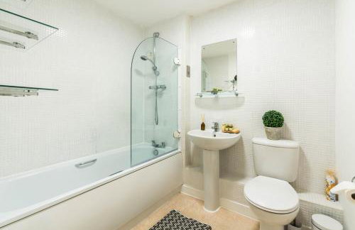 Direct Tube Links to Central London , Walk to Station one bedroom flat in Greater London, ID required - Foto 6