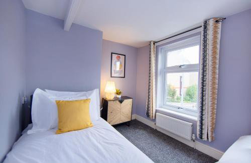 Stylish central location 3 bedroom house - Photo 25