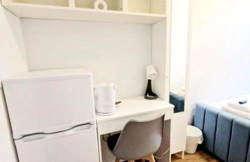 Crendon House Cosy Studio - Sleeps 2 & Kitchen - Photo 18