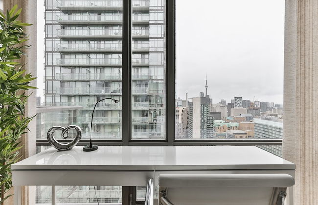 Bright Sub-Penthouse on Bay St - Photo 16