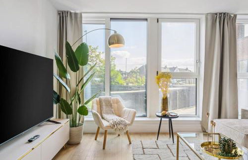 Luxury Apartment - West Wimbledon with Cinema & Game Room, Gym, Parking - Foto 15