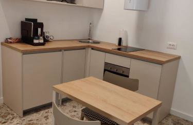 Omis apartment - near beach and town center, ground floor with small garden - Foto 20