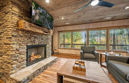 Honeysuckle Chalet - Luxe Mountain Chalet - Hot Tub, Wi-Fi, Pool Table, Party Deck, Fire Pit - 15 mins to Blue Ridge! - Foto 47