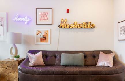 36 Guests on Music Row Bachelorette Suites Glam Room 5 Minutes to Downtown - Foto 62