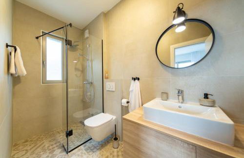 Seaside Elegance Suites - Photo 35