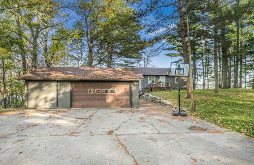 Renovated Lake Cabin with Fire Pit and Kayaks - Photo 46