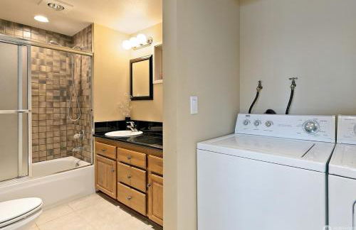 Lakefront Retreat on Lake Washington with Hot Tub Private Dock and Views - Foto 10