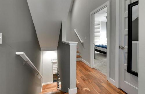Modern Townhome Near Downtown walk to CWS! - Foto 23