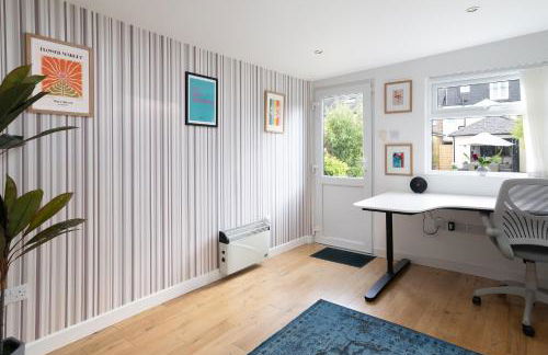 Luxury Family Home in Central Windsor with Large Garden, Games Room, Office, Parking & Pet-Friendly - Photo 21